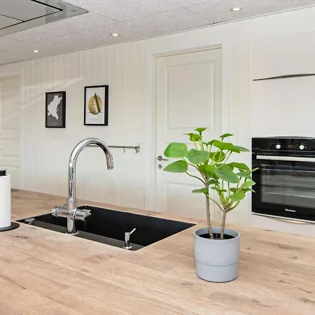 10 Person In Ronde-by Traum Casa de Férias Rønde