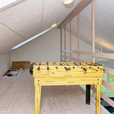 10 Person In Ronde-by Traum Casa de Férias Rønde